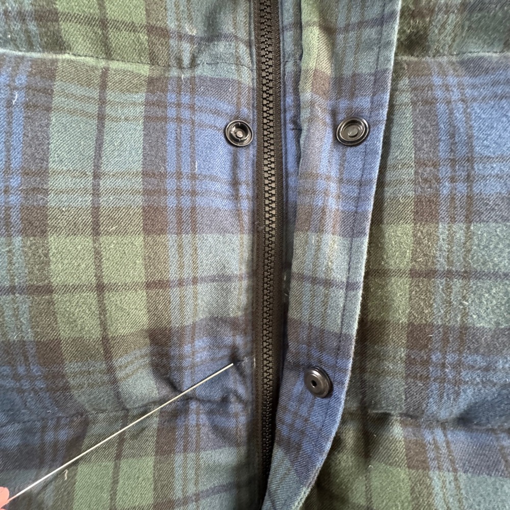 Vineyard Vines Black Watch Plaid Puffer Vest Mens Goose Down Navy Green - Picture 9 of 9